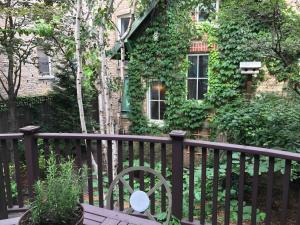 Κήπος έξω από το Magnolia Studios