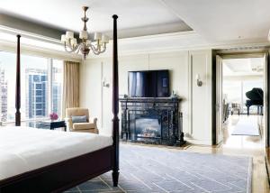 Ένα ή περισσότερα κρεβάτια σε δωμάτιο στο The Langham, Shenzhen