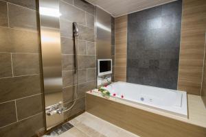 Ванна кімната в ホテル アンジュエトワール 堺 - Adult Only