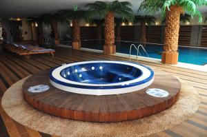 a large jacuzzi tub in the middle of a pool at PM Services Semiramida Apartments in Borovets