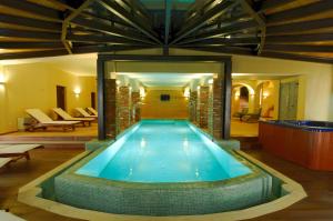 Bazén v ubytovaní Kazarma Hotel alebo v jeho blízkosti