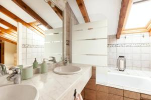 A bathroom at Dúplex Unico en Ópera - Palacio