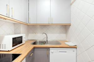 A kitchen or kitchenette at Dúplex Unico en Ópera - Palacio Még 19 kép