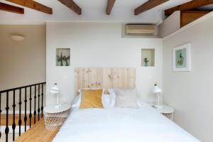 A bed or beds in a room at Dúplex Unico en Ópera - Palacio