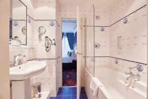 Salle de bains dans l'établissement Carlton Ambassador