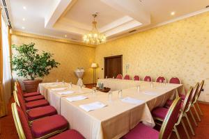 Konferenční prostory v ubytování Romance Hotel and Family Suites + 37 fotografií
