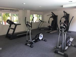 Fitness centrum a/nebo fitness zařízení v ubytování Hua Hin Baanklang Condo by Petch