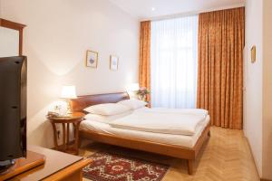 Postel nebo postele na pokoji v ubytování Hotel Kaiserin Elisabeth