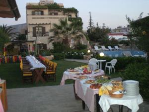Jedlo v apartmánovom hoteli alebo blízkom okolí + 15 fotografií