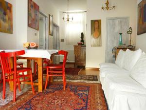 a living room with a white couch and a table and chairs at Amariglio in Ozieri