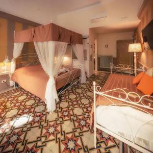 Posteľ alebo postele v izbe v ubytovaní Ghibellino B&B