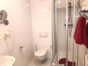 Un baño de Hotel Rathausglöckel