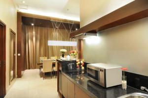 Eldhús eða eldhúskrókur á The Luxton Bandung
