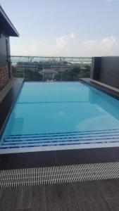 a large swimming pool on top of a building at YulZ 516 at Cityscape in Bacolod