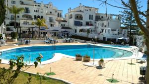 The swimming pool at or close to Pueblo Blanco