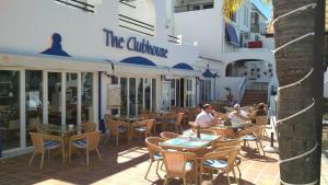 A restaurant or other place to eat at Pueblo Blanco