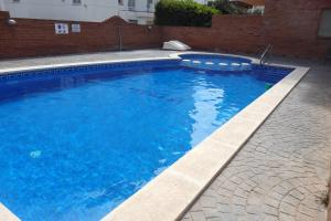 Bazén v ubytovaní Meddays Apartamento la Caleta Ático alebo v jeho blízkosti