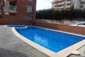 Bazén v ubytovaní Meddays Apartamento la Caleta Ático alebo v jeho blízkosti