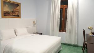 A bed or beds in a room at Griya Asih