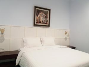 A bed or beds in a room at Griya Asih