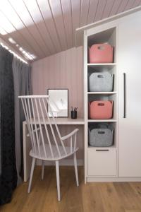 a white desk with a chair in a room at Le petit M Chamonix au pied du Brévent in Chamonix