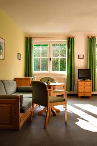 a living room with a couch and a table at Bürger- und Berggasthaus Scheibenberg in Scheibenberg