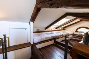 Двухъярусная кровать или двухъярусные кровати в номере Rialto Apartment