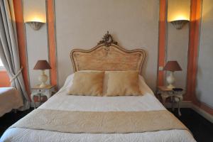 a bedroom with a large bed with two lamps at Villa Valflor chambres d'hôtes et appartements in Marseille