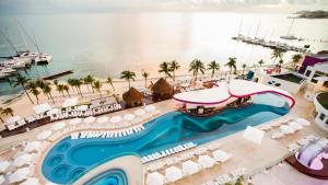 Bazén v ubytování Temptation at The Tower Cancún Resort - All Inclusive - Adults Only nebo v jeho okolí