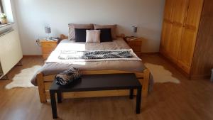 Rúm í herbergi á B&B Circuitez-vous