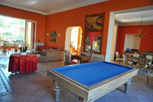a living room with a pool table in it at Villa Valflor chambres d'hôtes et appartements in Marseille