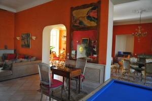 a living room with a pool table in it at Villa Valflor chambres d'hôtes et appartements in Marseille