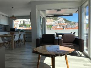 Gallery image of Blue Bay Beach Apartment in Sesimbra
