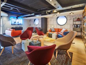 
The lounge or bar area at Campanile Le Bourget – Airport
