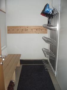 Palanda nebo palandy na pokoji v ubytování Haus Arosa