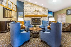 Imagen de la galería de AmericInn by Wyndham Hotel and Suites Long Lake, en Long Lake