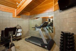 The fitness centre and/or fitness facilities at AmericInn by Wyndham Thief River Falls