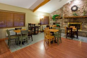 Restoran atau tempat lain untuk makan di AmericInn by Wyndham Rice Lake