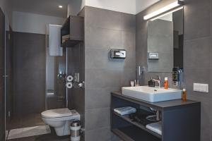 Ванна кімната в Oliver Apartments | contactless check-in