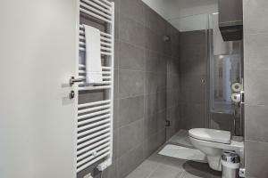 Ванна кімната в Oliver Apartments | contactless check-in