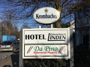 a sign in front of a hotel indhtarier sign at Hotel Gästehaus Linden in Wolfenbüttel