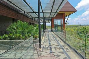 Ein Balkon oder eine Terrasse in der Unterkunft Grand Mega Resort & Spa
