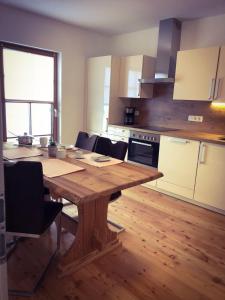 Una cocina o kitchenette en Bergblick 11 fotos más
