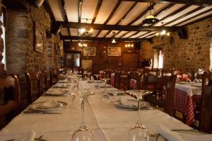 ห้องอาหารหรือที่รับประทานอาหารของ Hotel Urgaín