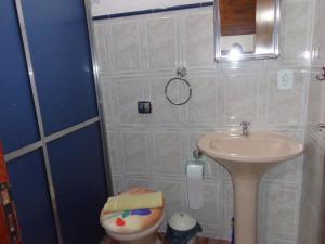 a small bathroom with a sink and a toilet at Recanto Monte Verde in Monte Verde +9 photos
