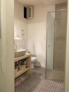 Vonios kambarys apgyvendinimo įstaigoje Priçosa Perfect Apart Cyclists&Travellers