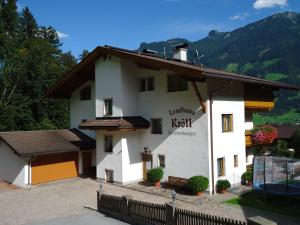 Fotografie z fotogalerie ubytování Landhaus Kröll v destinaci Hippach