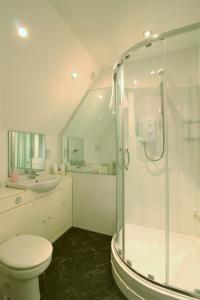 Kylpyhuone majoituspaikassa Ferndale Lodge