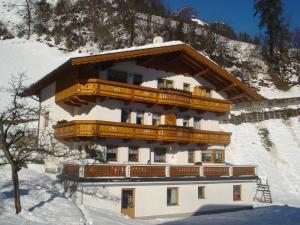 Fotografie z fotogalerie ubytování Landhaus Kröll v destinaci Hippach