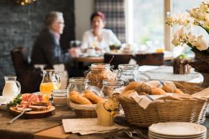 Gallery image of Hotel-Restaurant Burgseeli in Goldswil